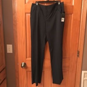 Daisy Fuentes women’s pants.
